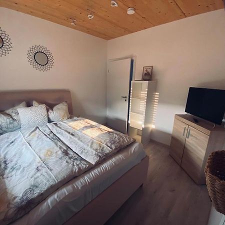 Zimmer M. Eigenem Bad Und Badewanne Direkt Am Wald Amöneburg Extérieur photo